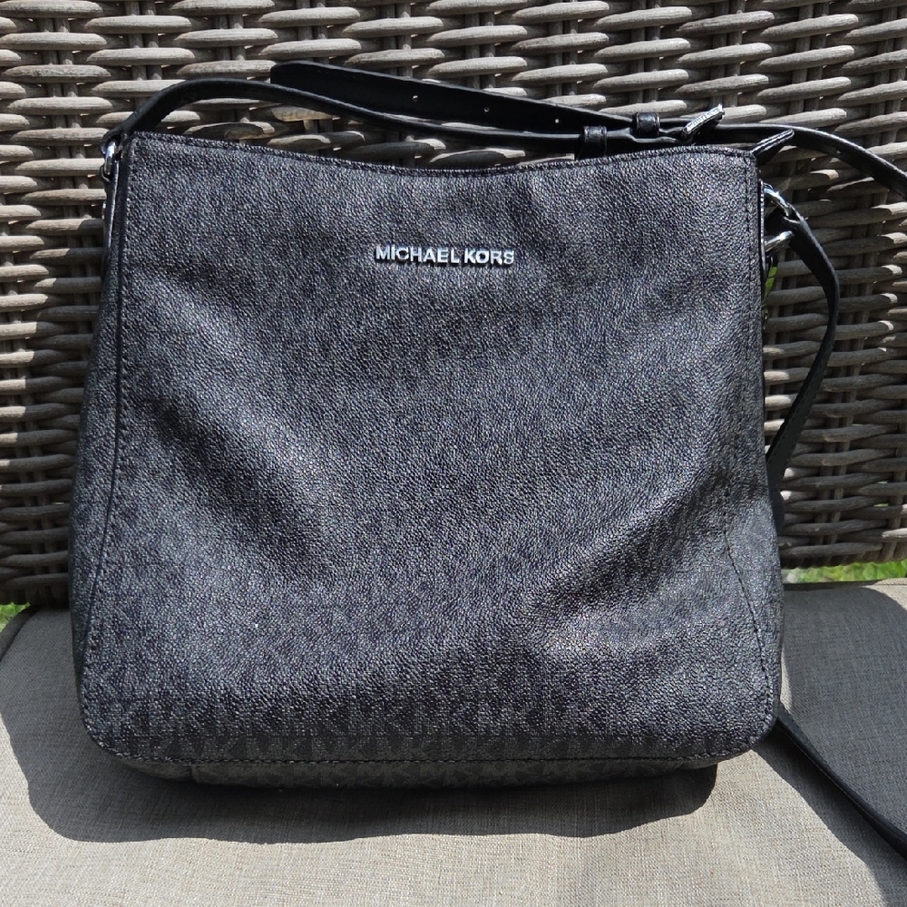 Michael Kors Black Jet Set Large Messenger Bag